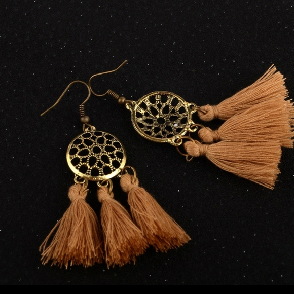 💥3/$10💥 Disk Tassel Earrings - Picture 3 of 4